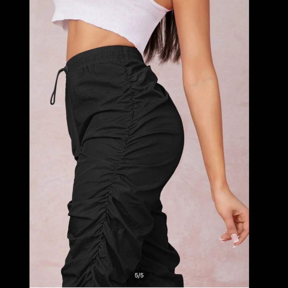 Windbreaker pants - Rutched toggle drawstring - Picture 3 of 9